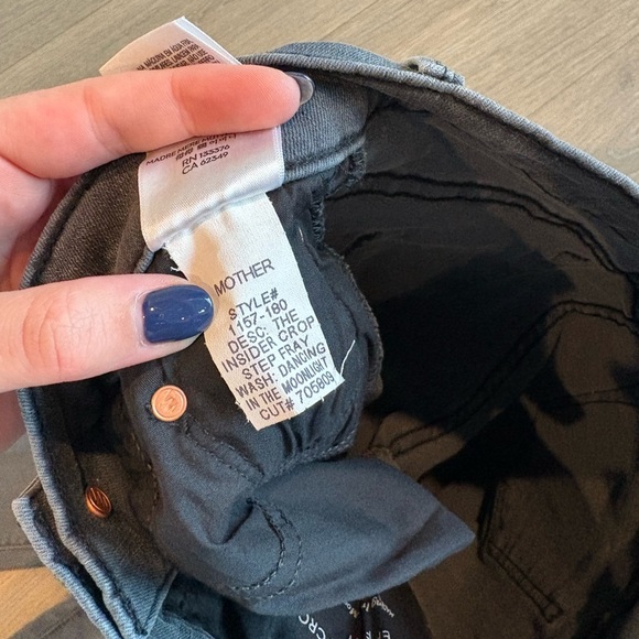 NWT MOTHER The Insider Crop Step Fray Jean in Dancing in The Moonlight Size 25 - Picture 8 of 11